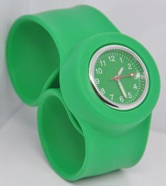 สายรัดข้อมือซิลิโคน OEM นาฬิกาสีเขียวเด็กชาย / หญิงยางนาฬิกา