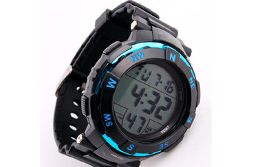 สีดำกันน้ำนาฬิกาดิจิตอลมัลติฟังก์ชั่ประจำวันปลุกจอ LCD ขนาดใหญ่