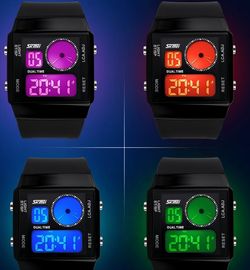 สองโซนเวลากีฬา Mutifunction ดิจิตอลสายนาฬิกาพลาสติกที่มี 5 สี Backlights