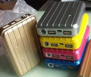 มืออาชีพ Trunk รูปร่างพลังงานธนาคารแบตเตอรี่ 8800mAh ดับเบิล USB Power ธนาคาร