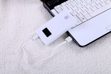 5000mAh ธนาคารไฟฟ้าแบบพกพาสำหรับอุปกรณ์มือถือที่มีจอแสดงผล LCD 5V 2.1A เอาท์พุท DC