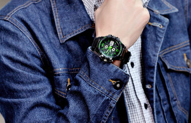 OEM ผู้ชายคู่โซนเวลาอนาล็อกนาฬิกาข้อมือดิจิตอลด้วยกระดิ่งรายชั่วโมง