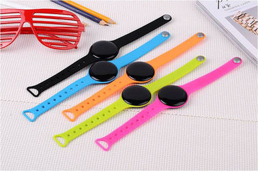 ซิลิโคนกีฬาสมาร์ทสปอร์ตสร้อยข้อมือฟิตเนส / บลูทู ธ เพื่อสุขภาพ Pedometer นาฬิกา