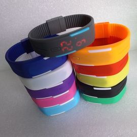 กันน้ำ Unisex สปอร์ตซิลิโคนสร้อยข้อมือนาฬิกาข้อมือดิจิตอลพาสัมผัสดูหน้าจอ