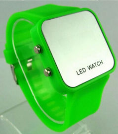 หน้าจอตู้กระจกพลาสติก LED ดิจิตอลนาฬิกาข้อมือด้วยเวลาและฟังก์ชั่นวันที่