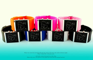 สาว LED ดิจิตอลนาฬิกาข้อมือซิลิโคนสีฟ้าสายคล้องคอนาฬิกาอิเล็กทรอนิกส์