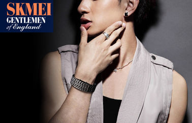 ทนน้ำ LED ดิจิตอลนาฬิกาข้อมือเหล็กซามูไรนาฬิกา