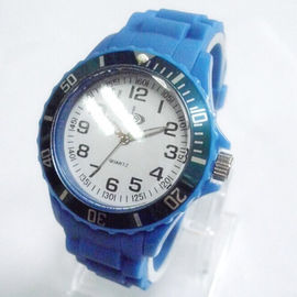 คลาสสิกสีฟ้าขาวสีของสายซิลิโคนผู้ชายนาฬิกาควอตซ์น้ำแข็ง 43mm ไม่มีวัน