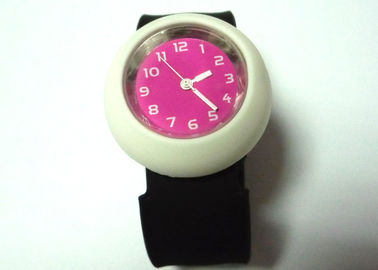 ทน 1ATM นาฬิกาน้ำที่มีสีสันแบบ Dial ตบซิลิโคนสายรัดข้อมือนาฬิกากับ Debossed เข้าสู่ระบบ