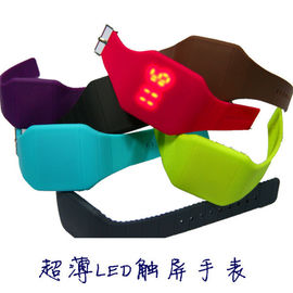 กันน้ำกีฬาซิลิโคนสายรัดข้อมือนาฬิกา, จอสัมผัส LED Watch