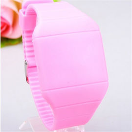ที่กำหนดเองบุรุษกีฬาซิลิโคนสัมผัสหน้าจอ LED นาฬิกาที่มีสีสันที่มีน้ำหนักเบา