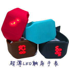 ที่กำหนดเองบุรุษกีฬาซิลิโคนสัมผัสหน้าจอ LED นาฬิกาที่มีสีสันที่มีน้ำหนักเบา