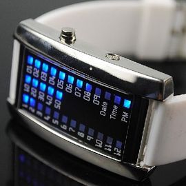 แฟชั่นใหม่ผู้ชายผู้หญิง 29 แฟลช LED สีฟ้าดิจิตอลนาฬิกาสปอร์ตสีขาว